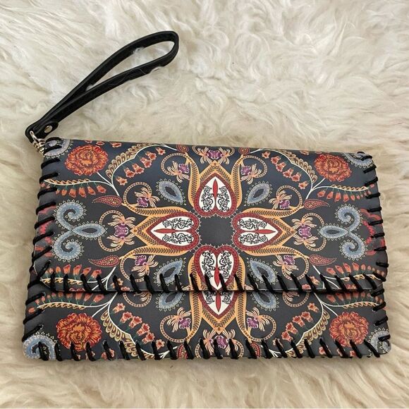 Wristlet Faux Leather Flower & Paisley - Picture 1 of 6